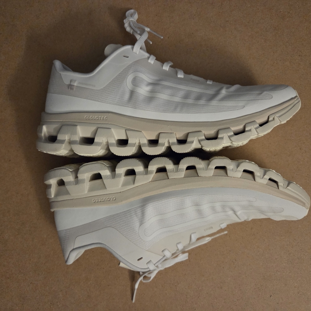 On Running Women Sneakers Women Cloudflow 4 Special Edition IKNON size 10.5
